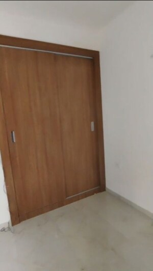 Room in 3.5 BHK Apartment at Smart World Gems, Sector 89 – for Rent