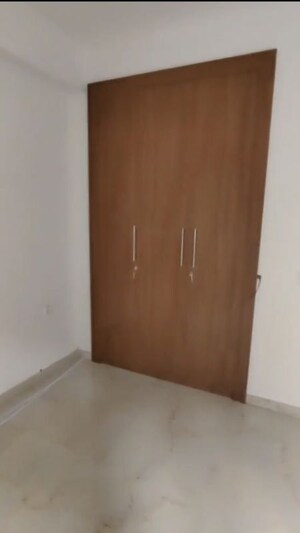 Room in 3.5 BHK Apartment at Smart World Gems, Sector 89 – for Rent