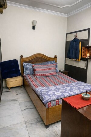 Bedroom in 2 BHK Apartment at Uppal Southend, Sector 49 – for Sale