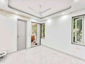 Room in 3 BHK Apartment at Chattarpur – for Rent