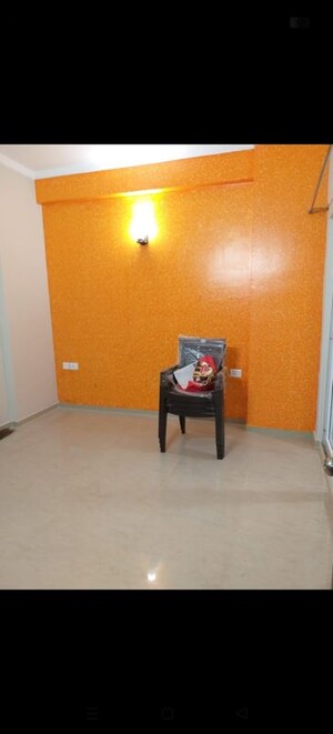 Room in 3 BHK Apartment at Antriksh Golf View - II, Sector 78 – for Rent