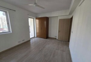 Room in 4 BHK Apartment at DLF New Town Heights I, Sector 90 – for Rent