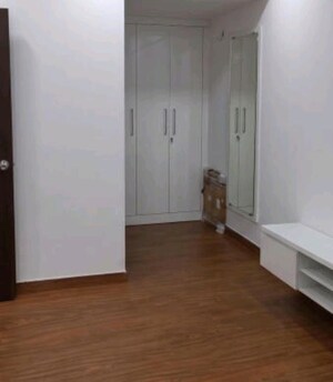 Room in 3 BHK Apartment at Gomti Nagar – for Rent