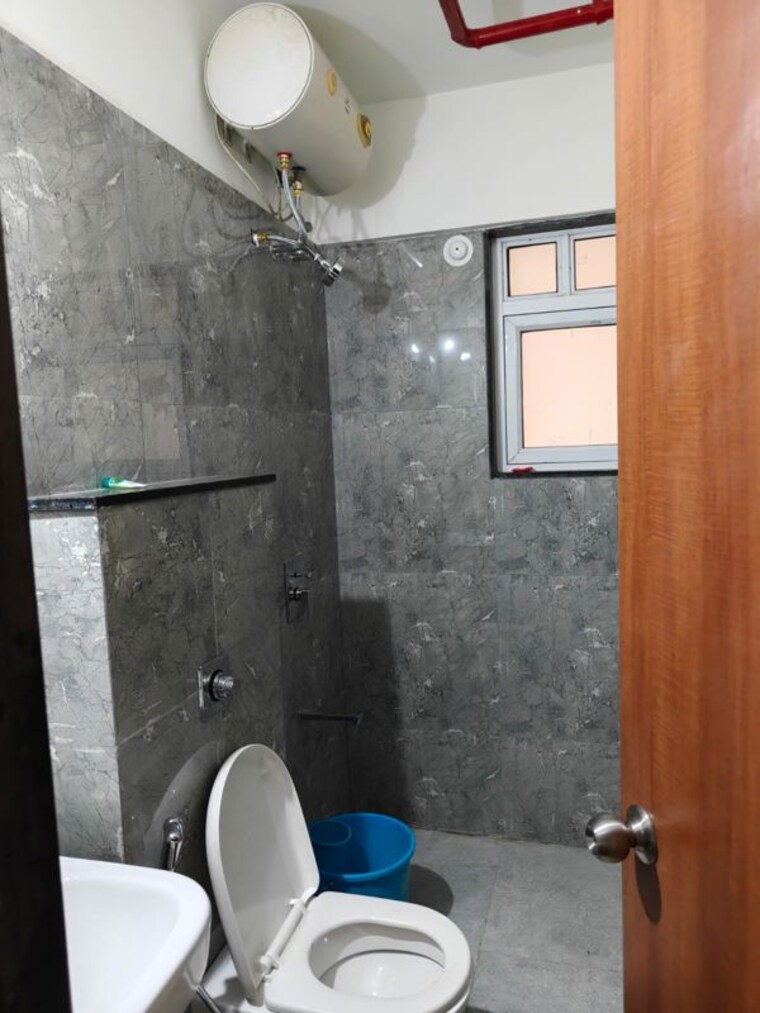 Bathroom, vtp-beaumonde 3 Bedroom 1093 Sq.Ft. Apartment In Kharadi Pune 10786089