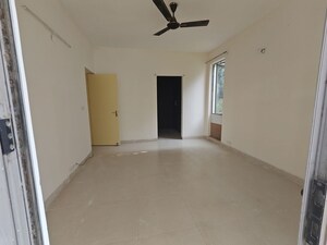 Room in 3 BHK Apartment at Vatika City Homes, Sector 83 – for Rent
