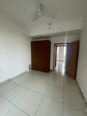 Room in 4 BHK Apartment at SS The Leaf, Sector 85 – for Rent