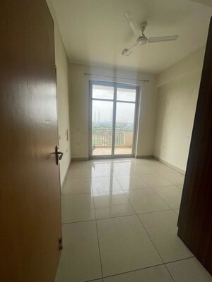 Room in 4 BHK Apartment at SS The Leaf, Sector 85 – for Rent