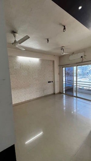 Room in 2 BHK Apartment at Vyapti Vandematram Crosswind, Gota – for Rent