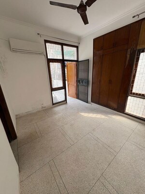 Room in 3 BHK Builder Floor at Kalkaji – for Rent