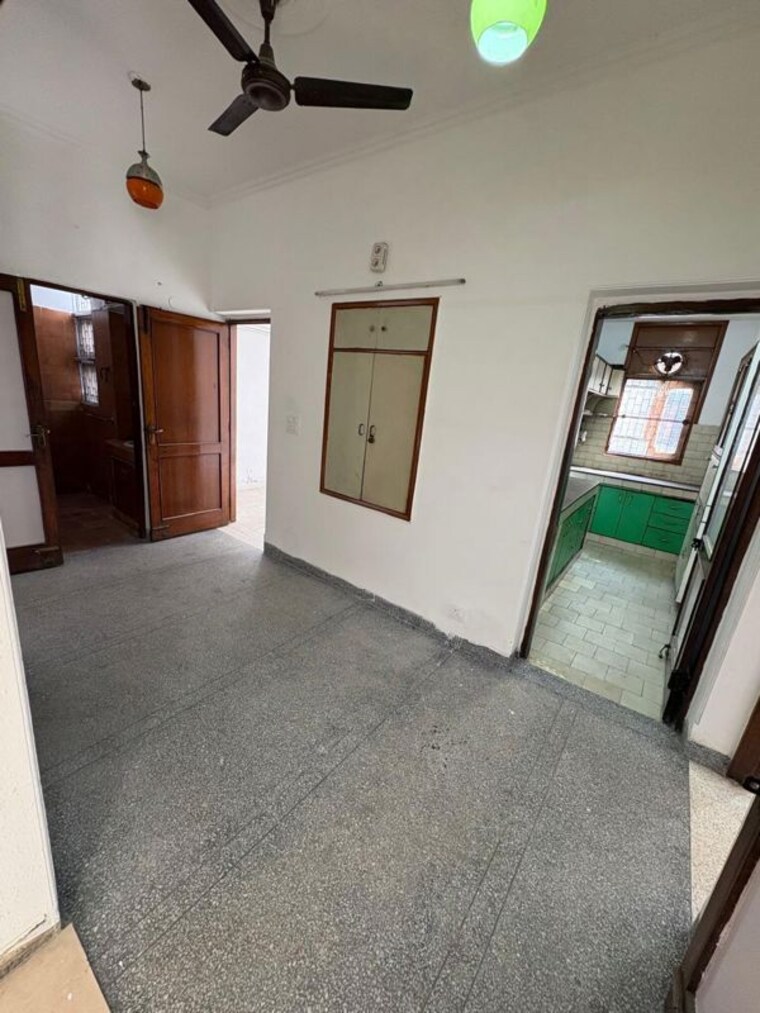 Room, kalkaji 3 Bedroom 200 Sq.Yd. Builder Floor In Kalkaji Delhi 10786187