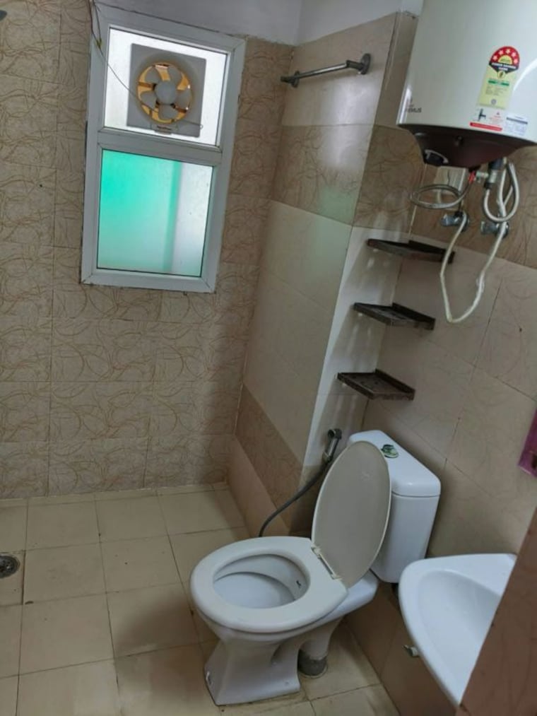 Bathroom, mahagun-moderne 3 Bedroom 1550 Sq.Ft. Apartment In Sector 78 Noida 10786192
