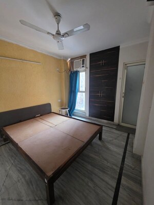 Room in 3 BHK Builder Floor at Chittaranjan Park – for Rent