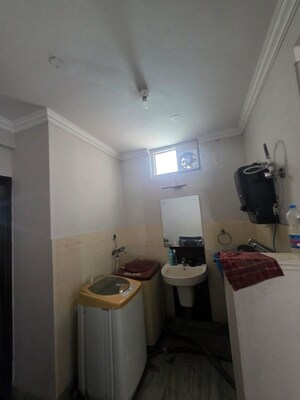 Team Area in 3 BHK Builder Floor at Chittaranjan Park – for Rent