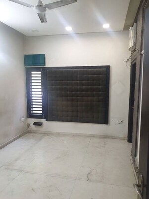 Room in 3 BHK Builder Floor at Chittaranjan Park – for Rent