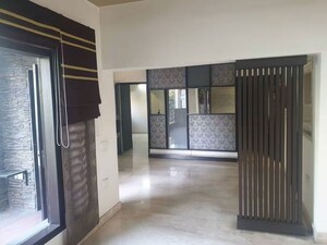 Room in 3 BHK Builder Floor at Chittaranjan Park – for Rent