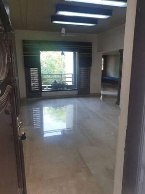 Room in 3 BHK Builder Floor at Chittaranjan Park – for Rent