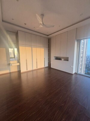 Room in 3 BHK Apartment at Suraj Ocean Star 2, Prabhadevi – for Sale