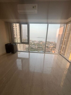 Room in 4 BHK Apartment at Piramal Aranya Avyan, Byculla – for Rent