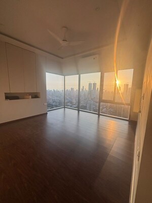 Room in 4 BHK Apartment at Piramal Aranya Avyan, Byculla – for Rent