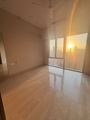 Room in 4 BHK Apartment at Piramal Aranya Avyan, Byculla – for Rent