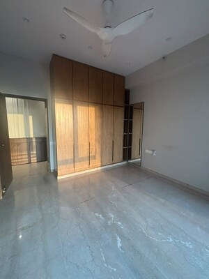 Room in 4 BHK Apartment at Piramal Aranya Avyan, Byculla – for Rent