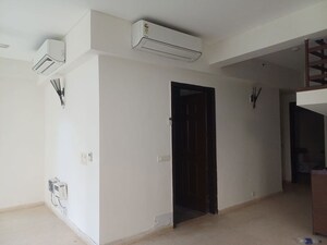 Room in 4 BHK Penthouse at Unitech Escape, Sector 50 – for Sale