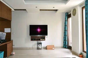 Room in 3 BHK Builder Floor at Greater Kailash Part 3 – for Rent