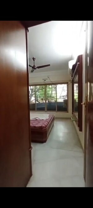 Room in 1 BHK Apartment at Vireshwar Jyot CHS, Vile Parle East – for Rent