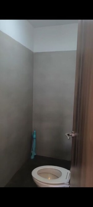Furnished Amenities in 2 BHK Apartment at Shri Sai Baba CHS, Vile Parle East – for Rent