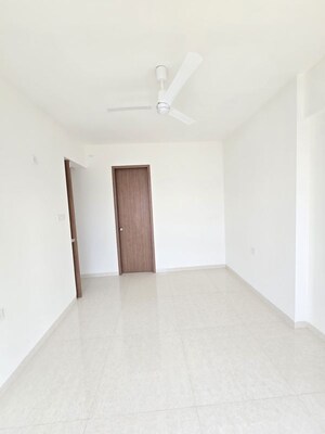 Room in 2 BHK Apartment at Rohan Karan Evana, Wadgaon Sheri – for Rent