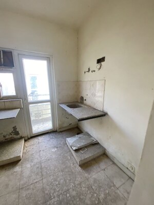 Furnished Amenities in 3 BHK Apartment at Bptp Park Floors I, Sector 77 – for Sale