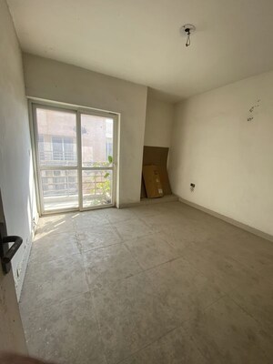 Furnished Amenities in 3 BHK Apartment at Bptp Park Floors I, Sector 77 – for Sale