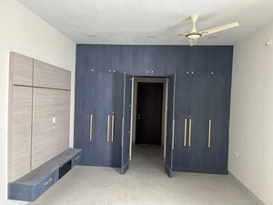 Room in 4 BHK Apartment at Elegans Emperia, Velmala – for Rent