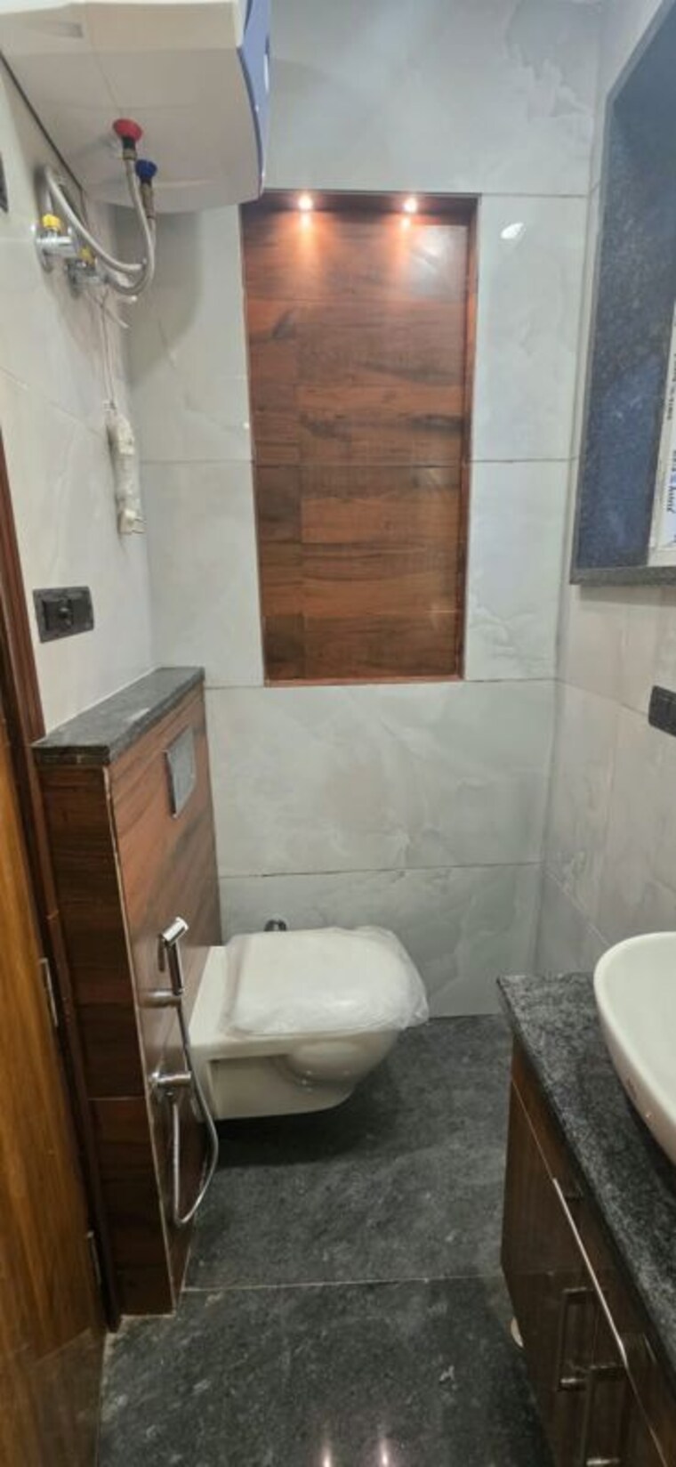 Bathroom, kalkaji 2 Bedroom 100 Sq.Yd. Builder Floor In Kalkaji Delhi 10786436