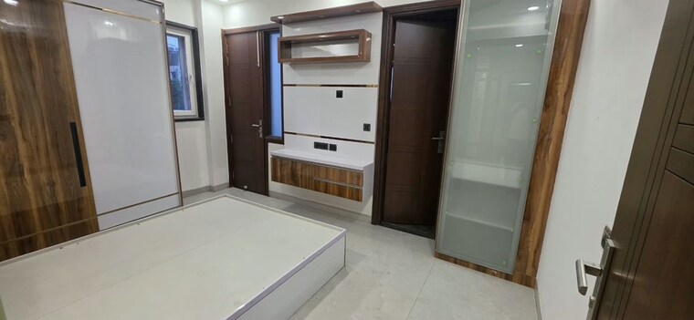 Room, kalkaji 2 Bedroom 100 Sq.Yd. Builder Floor In Kalkaji Delhi 10786436