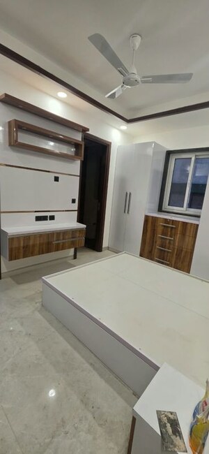 Room in 2 BHK Builder Floor at Kalkaji – for Rent