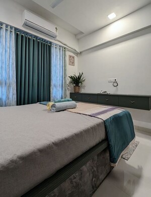 Bedroom in 2 BHK Apartment at Platinum Life, Andheri West – for Rent