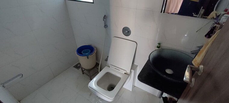 Bathroom, platinum-towers-7 2 Bedroom 850 Sq.Ft. Apartment In Andheri West Mumbai 10784643