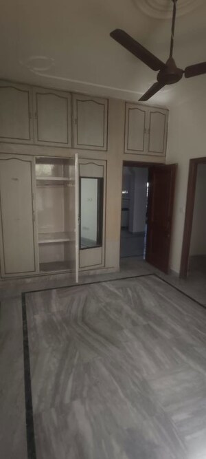 2 BHK Independent House For Rent in Sector 17