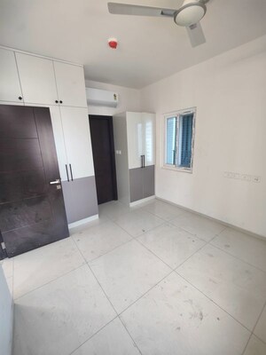 Room in 2 BHK Apartment at Rajapushpa Provincia, Narsingi – for Rent