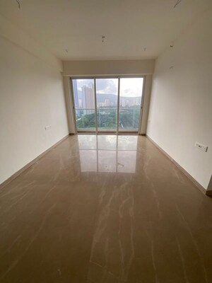 Room in 3 BHK Apartment at Embassy One Thane, Panch Pakhadi – for Rent
