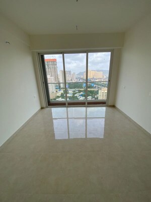 Room in 3 BHK Apartment at Embassy One Thane, Panch Pakhadi – for Rent