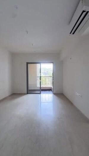 Room in 2.5 BHK Apartment at Lodha Bellagio, Powai – for Rent