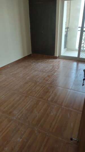 Room in 2 BHK Builder Floor at RWA Apartments Sector 26, Sector 26 – for Rent
