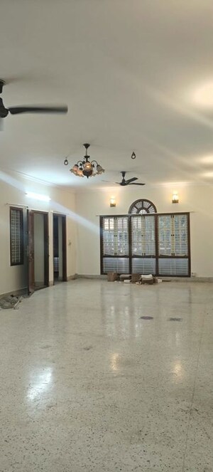 Room in 3 BHK Apartment at Raja Prakruthi Apartment, Jayanagar – for Rent
