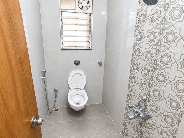 Bathroom, lokmanya colony 2 Bedroom 750 Sq.Ft. Apartment In Lokmanya Colony Pune 10784594