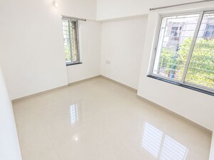 Room in 2 BHK Apartment at Lokmanya Colony – for Rent
