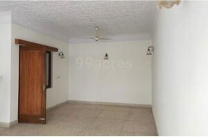 Room in 2 BHK Builder Floor at Sukhdev Vihar – for Rent