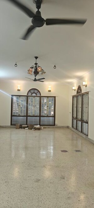 Room in 3 BHK Apartment at Puravankara Elita Promenade, Jp Nagar – for Rent