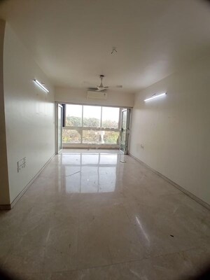 Room in 3 BHK Apartment at Piramal Aranya, Byculla – for Rent